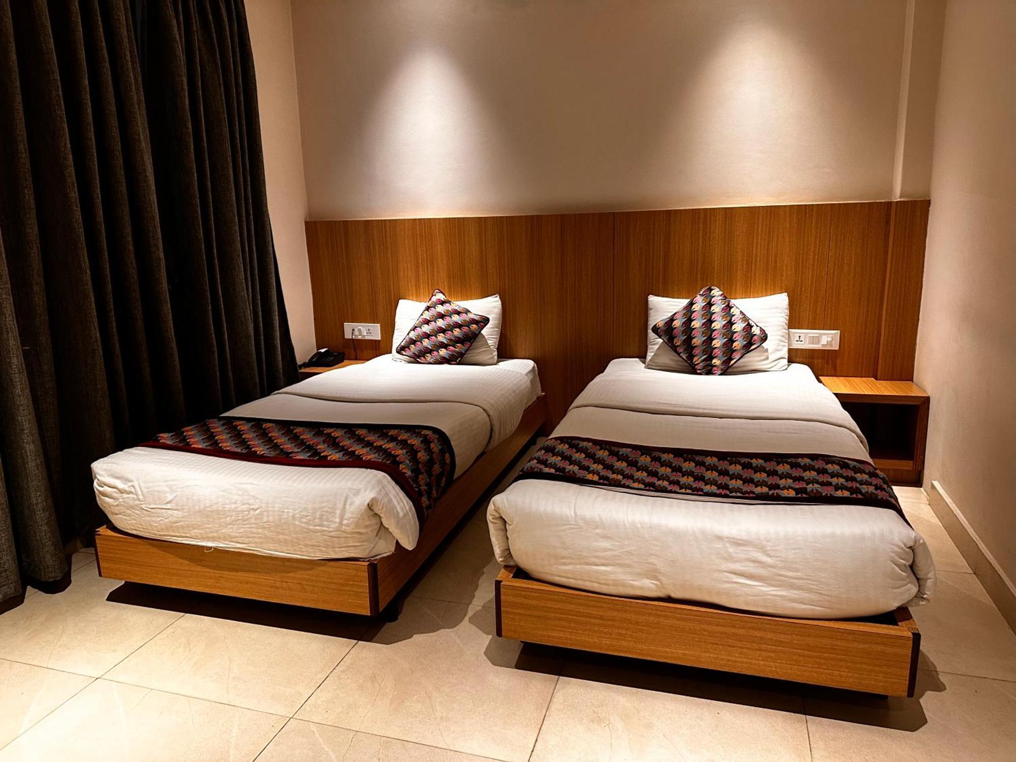 Siddhartha Hotel, Tikapur Bagian luar foto