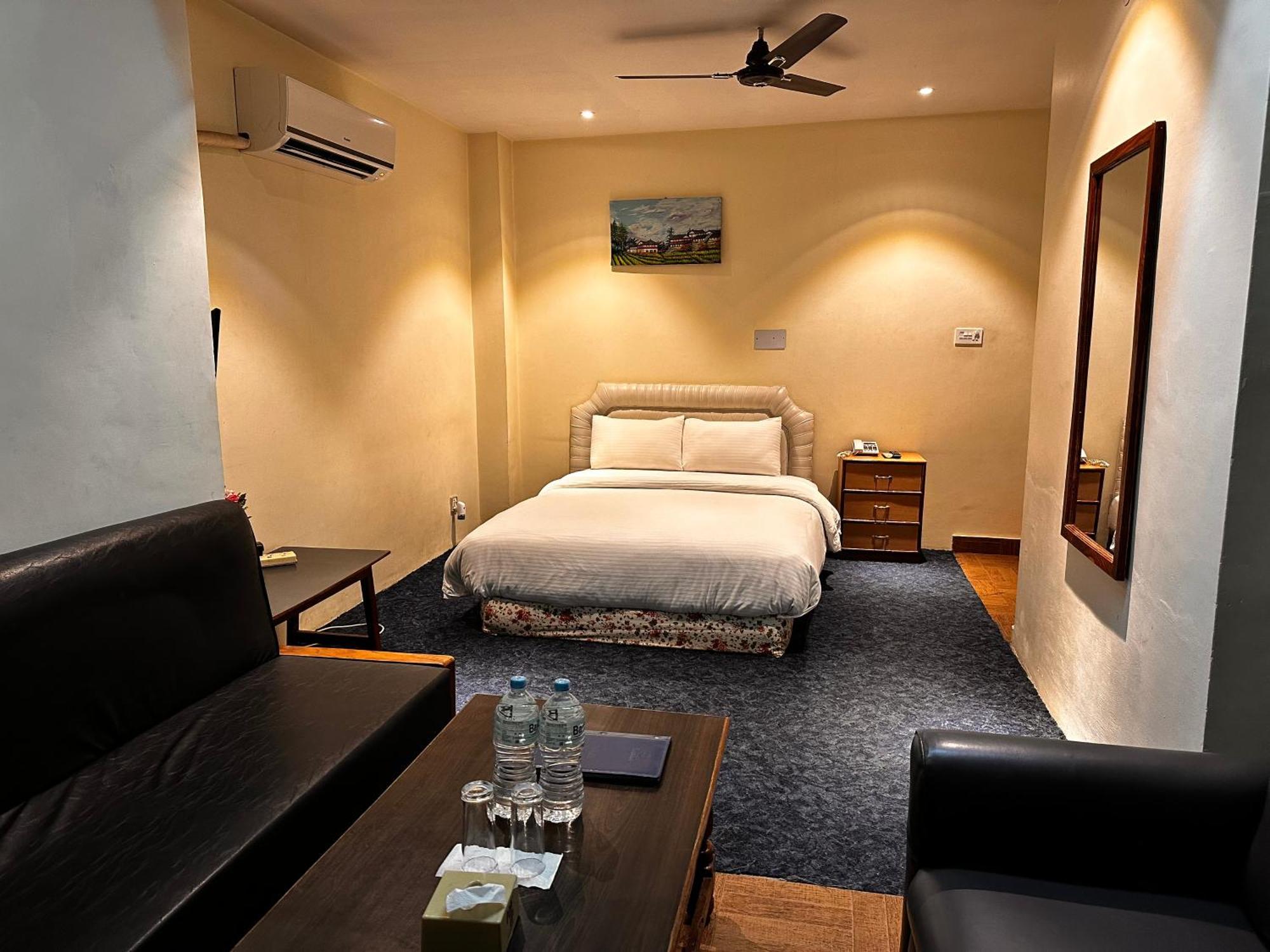 Siddhartha Hotel, Tikapur Bagian luar foto